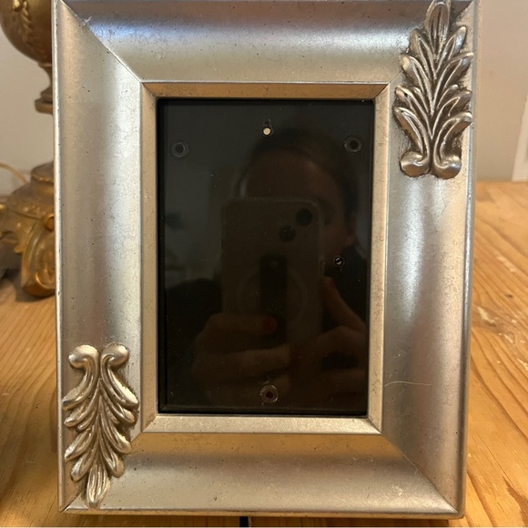 Pair 🍐 of Picture Frames - Picture 9 of 14